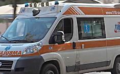 Due incidenti in poche ore nel Trapanese: auto contro una casa, madre e bambino travolti sulle strisce