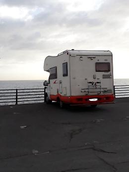 Catania, Ognina: parcheggio per autocaravan con vista sul mare...