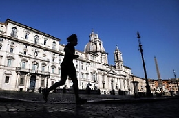 Coronavirus, l'Italia comincia a riaprire attività ma non ovunque