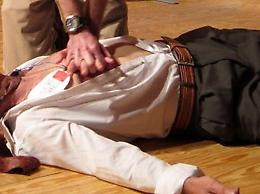 Catania: colpito da malore e salvato da guardia giurata col massaggio cardiaco