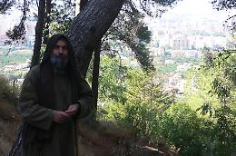 Biagio Conte parte per l'Inghilterra: «Girerò l'Europa per liberarla dal male»