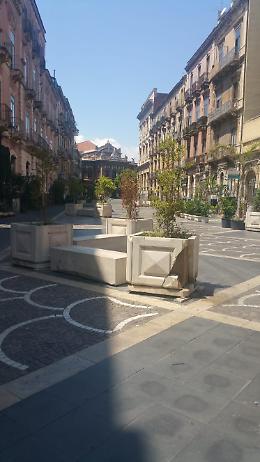 Degrado assoluto in una delle vie più importanti di Catania
