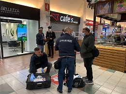 Sparatoria "Conforama", divieto di accesso nei bar di Riposto per padre aggressore
