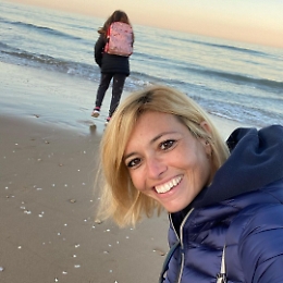 Carlotta Mantovan, la vedova di Fabrizio Frizzi torna a sorridere con la sua Stella accanto