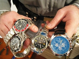 Così la mafia siciliana reinveste nel mercato nero degli orologi di lusso: 14 arresti