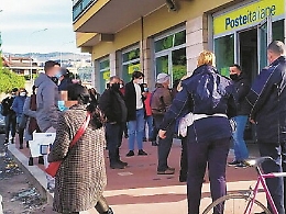 Catania, «Assembramenti alle Poste: subito i vigilanti e tutti gli sportelli vengano aperti»