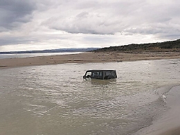 S&rsquo;impantana con il fuoristrada all&rsquo;Oasi del Simeto: turista multato