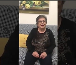 &laquo;Buon compleanno, signora Annamaria&raquo; da un manipolo di adorabili sconosciuti