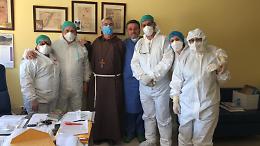 Covid, vescovo di Caltagirone torna da guarito in ospedale: visita a sorpresa