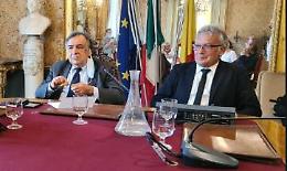 Il sindaco di Palermo, Orlando
«Mai al tavolo con Samonà»