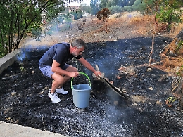 Incendio doloso alla villa, le fiamme spente dal maestro Giuseppe Porretta