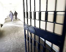 Carceri, due agenti penitenziari feriti da un detenuto a Trapani