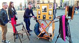 Rosario Patan&egrave;, fotografo ambulante con macchina a soffietto
