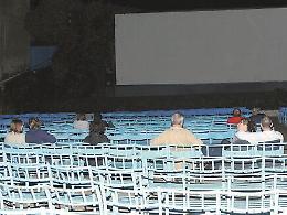 Cinema, il &ldquo;rito&rdquo; dell&rsquo;arena verr&agrave; stravolto: vicini di posto solo se congiunti