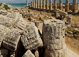 Vandali al Campus di Triscina: allarme lanciato da Sgarbi