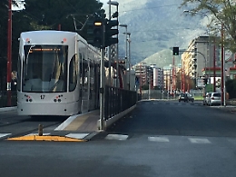 Donna investita dal tram a Palermo: è in gravi condizioni