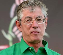 Umberto Bossi con elisoccorso in ospedale: popolo Lega in trepidazione per lui