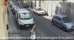 Catania, rapina in casa di anziana
con 3 suoi nipoti a fare da basisti