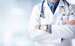 Firmato il contratto nazionale dei medici: 200 euro di aumento per i dirigenti