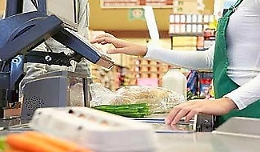 Siracusa, rubava l'incasso del supermercato, arrestata una cassiera