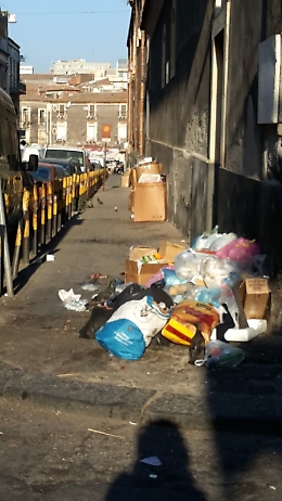 Catania: "Paghiamo carissima spazzatura e questo è il risultato!"
