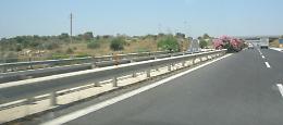 Con l'auto contro guardrail sulla statale 114: muore 65enne di Avola