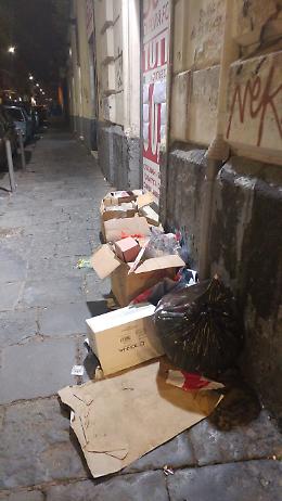 Catania: Via Gabriello Carnazza, inciviltà e nessun controllo