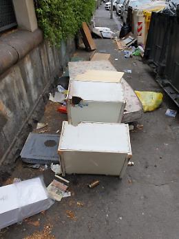 Catania, Via Duca degli Abruzzi: da ben 4 giorni "godiamo" di questo scenario