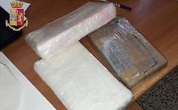 Catania, sull'autobus proveniente dalla Campania con tre chili di cocaina