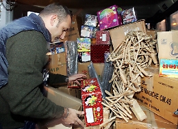 Palermo, Capodanno tutto l'anno
la Gdf,sequestra  3,6 quintali di botti