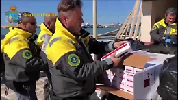 Traffico di "bionde" nel Canale di Sicilia: presi 17 contrabbandieri, sequestrate 8 navi