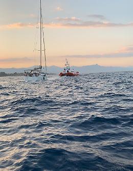 Riposto, la Guardia costiera in soccorso di una barca a vela in difficoltà