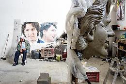 Il G7 come il Carnevale, ad Acireale le figure di cartapesta dei Grandi