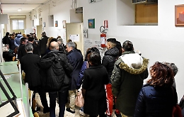 Tagliando antifrode rallenta il voto: code ai seggi e c'è chi sceglie di andar via