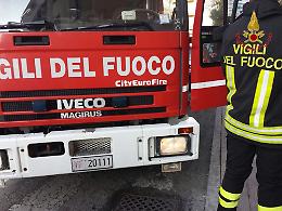 Favara, tre auto a fuoco