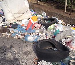Una discarica a cielo aperto tra Camporotondo e Paternò