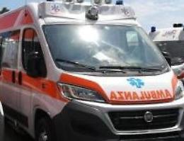 Si ribalta con la minicar e finisce contro un muro: studente ferito