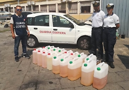 Catania, taniche di carburante nel tratto di mare prospiciente la Playa