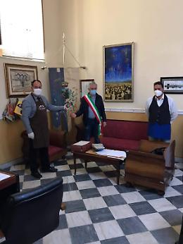 Coronavirus, esercenti racalmutesi consegnano le chiavi dei propri locali al sindaco Maniglia