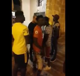 Marsala, buttafuori pub a giovani africani: «Mi dicono di non farvi entrare»