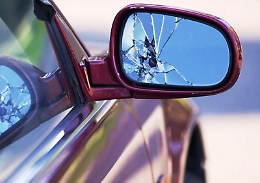 Caltanissetta: 7 auto danneggiate in una notte: denunciato 21enne