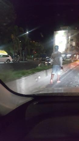 Catania, via Vincenzo Giuffrida: esercito di lavavetri