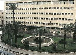 Palermo, &egrave; vittima dei bulli ma lo zio d&agrave; una testata al prof