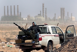Venti di guerra in Libia, Italia preoccupata: e si rischia un nuovo esodo verso la Sicilia