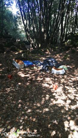 Nicolosi: incivili nella pineta dei Monti Rossi