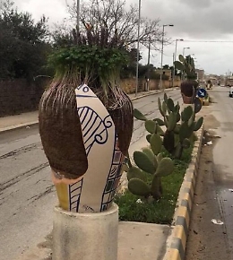 Mazara del Vallo, rotti vasi spartitraffico in via Marsala