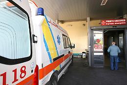 Palermo, cornicione viene giù dal terrazzo di una casa: ragazza ferita