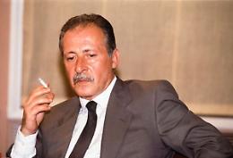 Strage di via D'Amelio, le istituzioni ricordano il sacrificio di Borsellino e della scorta: «Il loro esempio è un faro»