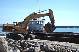 Operai senza protezione nei cantieri del porto di Catania: denunce