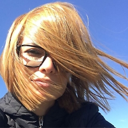 Carlotta Mantovan ci d&agrave; un taglio e cambia look